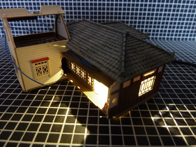 瓦屋根 点灯.jpg