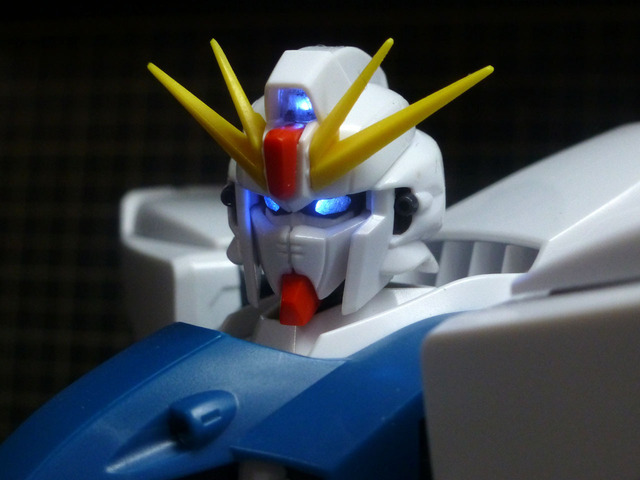 目とカメラ発光.jpg